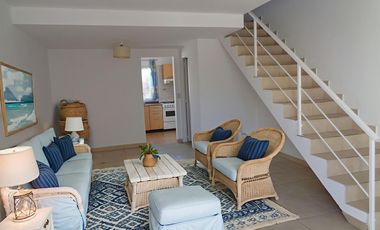 Encantador dúplex de 4 ambientes, tipo PH con cochera en pequeño condominio- En Alquiler