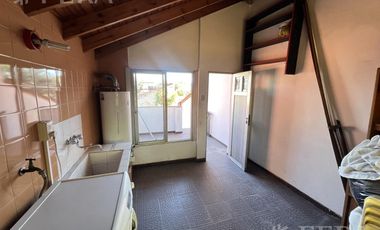 Venta de Casa 5 ambientes con Cochera y Patio en Wilde