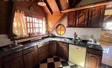 Venta de Casa 5 ambientes con Cochera y Patio en Wilde