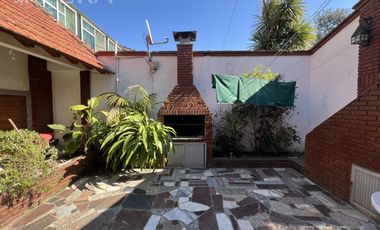 Venta de Casa 5 ambientes con Cochera y Patio en Wilde