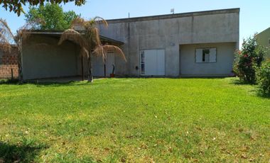 Casa en venta - 2 Dormitorios 2 Baños - 657Mts2 - Tres Sargentos