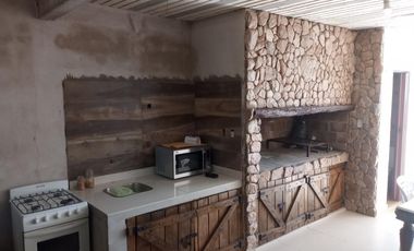 Casa en venta - 2 Dormitorios 2 Baños - 657Mts2 - Tres Sargentos