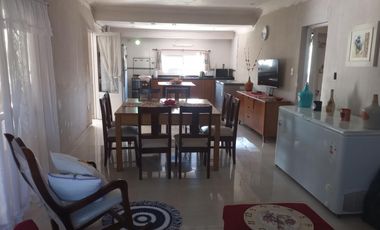 Casa en venta - 2 Dormitorios 2 Baños - 657Mts2 - Tres Sargentos