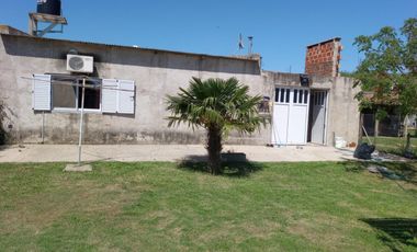 Casa en venta - 2 Dormitorios 2 Baños - 657Mts2 - Tres Sargentos