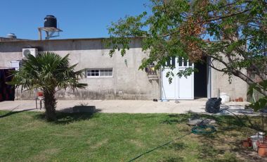 Casa en venta - 2 Dormitorios 2 Baños - 657Mts2 - Tres Sargentos