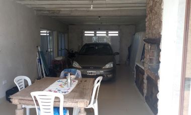 Casa en venta - 2 Dormitorios 2 Baños - 657Mts2 - Tres Sargentos