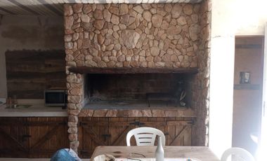 Casa en venta - 2 Dormitorios 2 Baños - 657Mts2 - Tres Sargentos