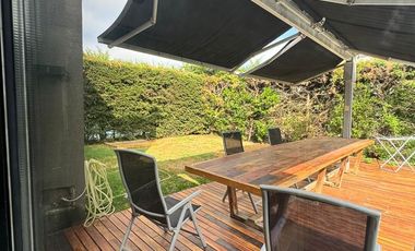 Imponente propiedad con Piscina en Venta en Altos Dos.