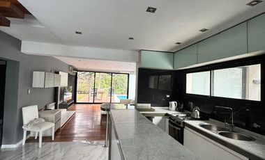 Imponente propiedad con Piscina en Venta en Altos Dos.