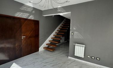 Imponente propiedad con Piscina en Venta en Altos Dos.