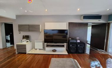 Imponente propiedad con Piscina en Venta en Altos Dos.