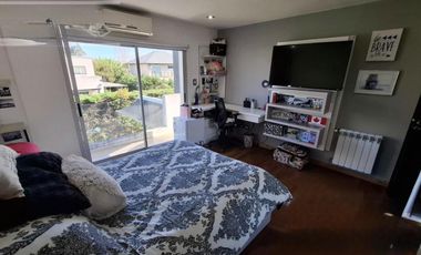 Imponente propiedad con Piscina en Venta en Altos Dos.