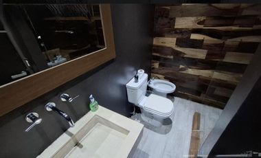 Imponente propiedad con Piscina en Venta en Altos Dos.