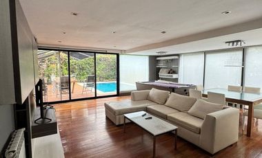 Imponente propiedad con Piscina en Venta en Altos Dos.