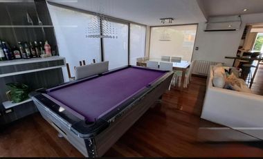 Imponente propiedad con Piscina en Venta en Altos Dos.