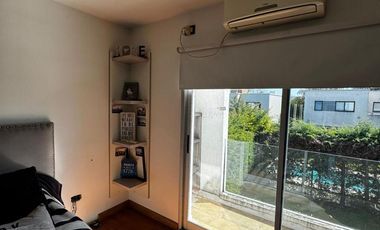 Imponente propiedad con Piscina en Venta en Altos Dos.