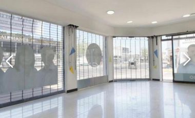 Local en  esquina a pocas cuadras de Uriarte y Estacion de Remedios de Escalada