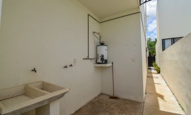 CASA EN VENTA MERIDA, CONKAL, PRIVADA ZENSIA, ENTREGA INMEDIATA.