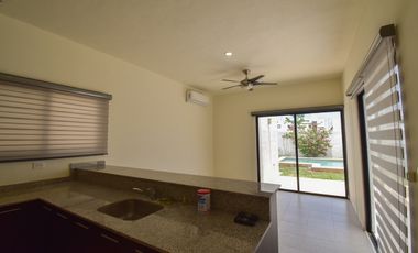 CASA EN VENTA MERIDA, CONKAL, PRIVADA ZENSIA, ENTREGA INMEDIATA.