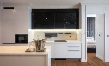 3 Bedroom 3 Bathroom Condo in Muniq Langsuan, Bangkok