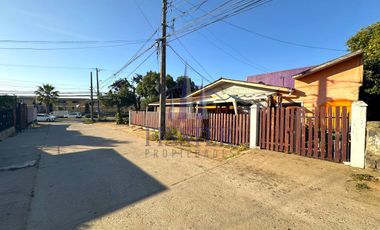 Casa esquina con local comercial en Villa Dulce Ampliación