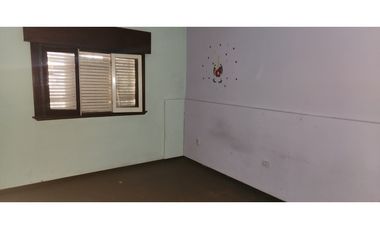 SANTIAGO 5948 entre Roma y Madrid (casa y depto)