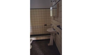 SANTIAGO 5948 entre Roma y Madrid (casa y depto)