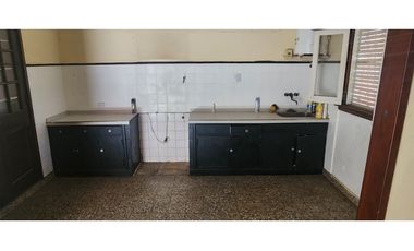 SANTIAGO 5948 entre Roma y Madrid (casa y depto)