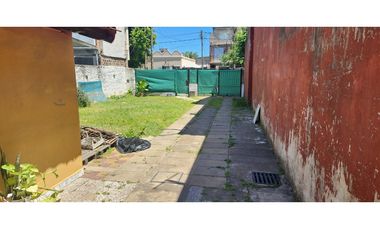 SANTIAGO 5948 entre Roma y Madrid (casa y depto)