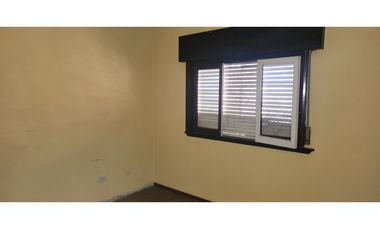 SANTIAGO 5948 entre Roma y Madrid (casa y depto)