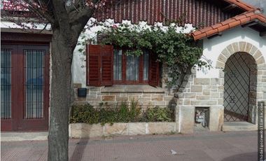 CHALET 5 AMBIENTES A RECICLAR SAN JOSE