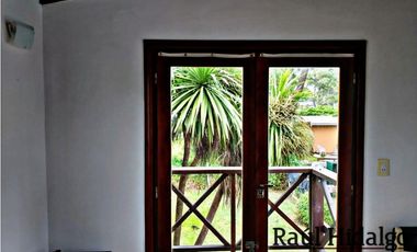 CASA CON PARQUE A 400 METROS DEL MAR EN LA CALETA