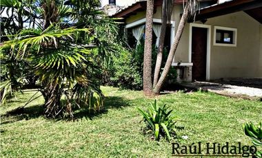 CASA CON PARQUE A 400 METROS DEL MAR EN LA CALETA