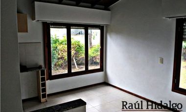 CASA CON PARQUE A 400 METROS DEL MAR EN LA CALETA