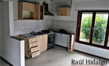 CASA CON PARQUE A 400 METROS DEL MAR EN LA CALETA