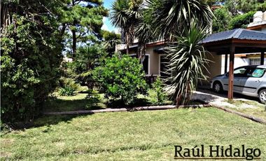 CASA CON PARQUE A 400 METROS DEL MAR EN LA CALETA