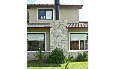 CASA CON PARQUE A 400 METROS DEL MAR EN LA CALETA