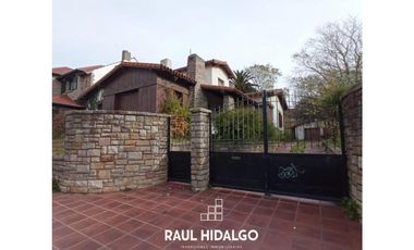 EXCELENTE CHALET DE 7 AMBIENTES STELLA MARIS.