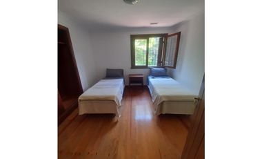 EXCELENTE CHALET DE 7 AMBIENTES STELLA MARIS.