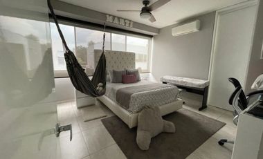 CASA MODERNA CON AMPLIOS ESPACIOS VERDES