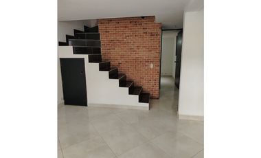 SE ARRIENDA CASA EN RODEO ALTO