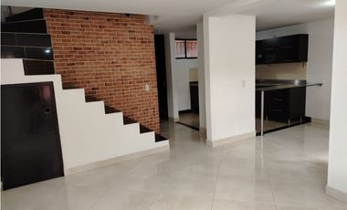 SE ARRIENDA CASA EN RODEO ALTO