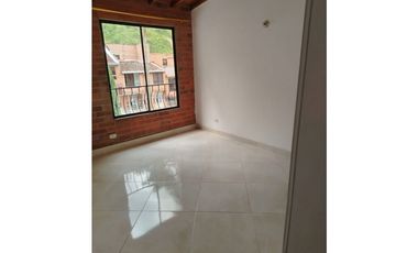 SE ARRIENDA CASA EN RODEO ALTO