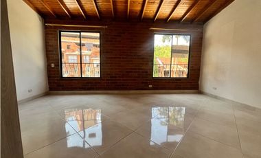 SE ARRIENDA CASA EN RODEO ALTO