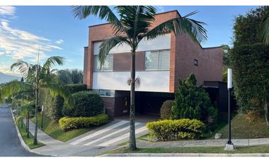 Casa en Arriendo Loma del Escobero Envigado