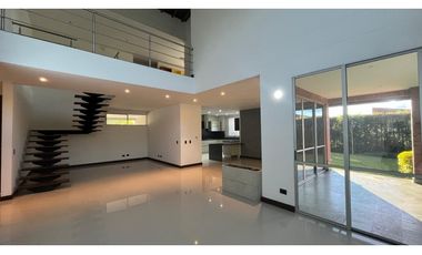 Casa en Arriendo Loma del Escobero Envigado