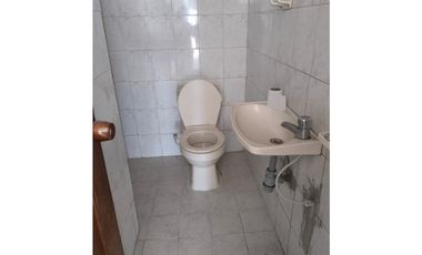 SE ARRIENDA LOCAL COMERCIAL INCLUIDO APARTAMENTO CENTRAL