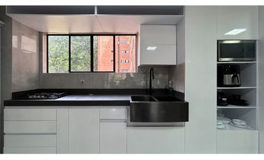 Exclusivo apartamento frente al CC Santa fé para la renta amoblada