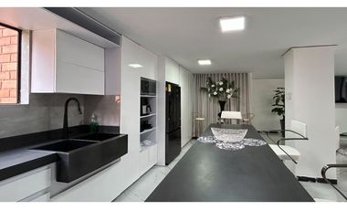 Exclusivo apartamento frente al CC Santa fé para la renta amoblada