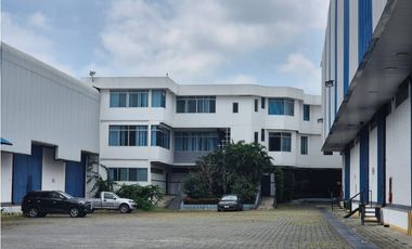 COMPLEJO DE BODEGAS 9.616 m² EN ALQUILER – GUAYAQUIL – VA DAULE